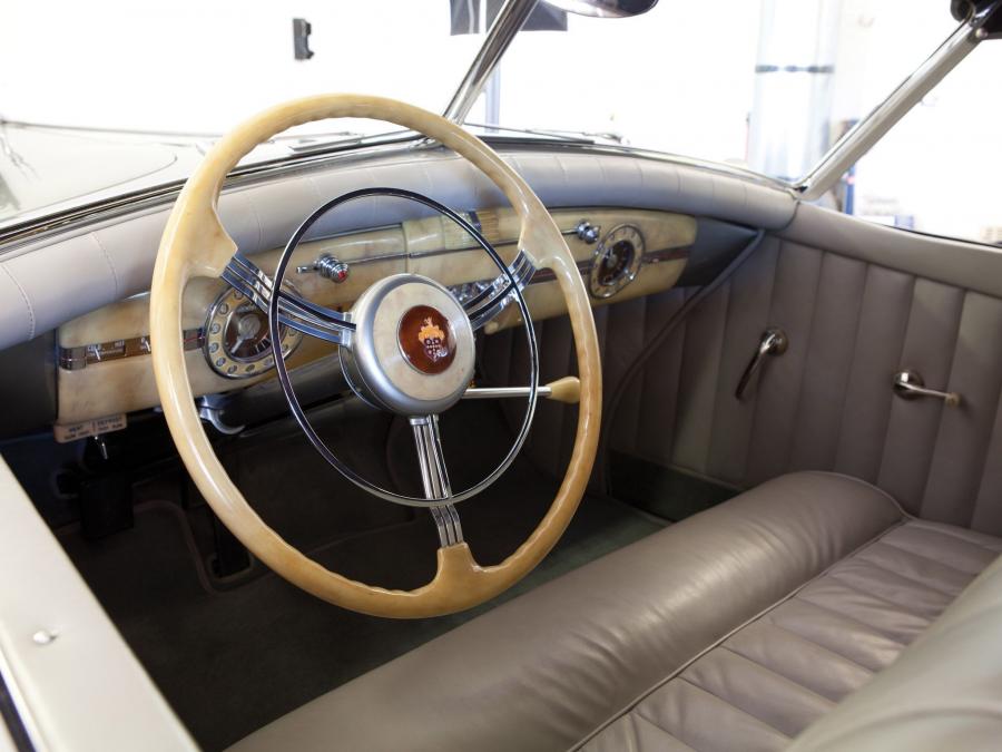  Packard 180 Super Eight Convertible Sedan by Darrin 1940 года  (фото 3 из 10)